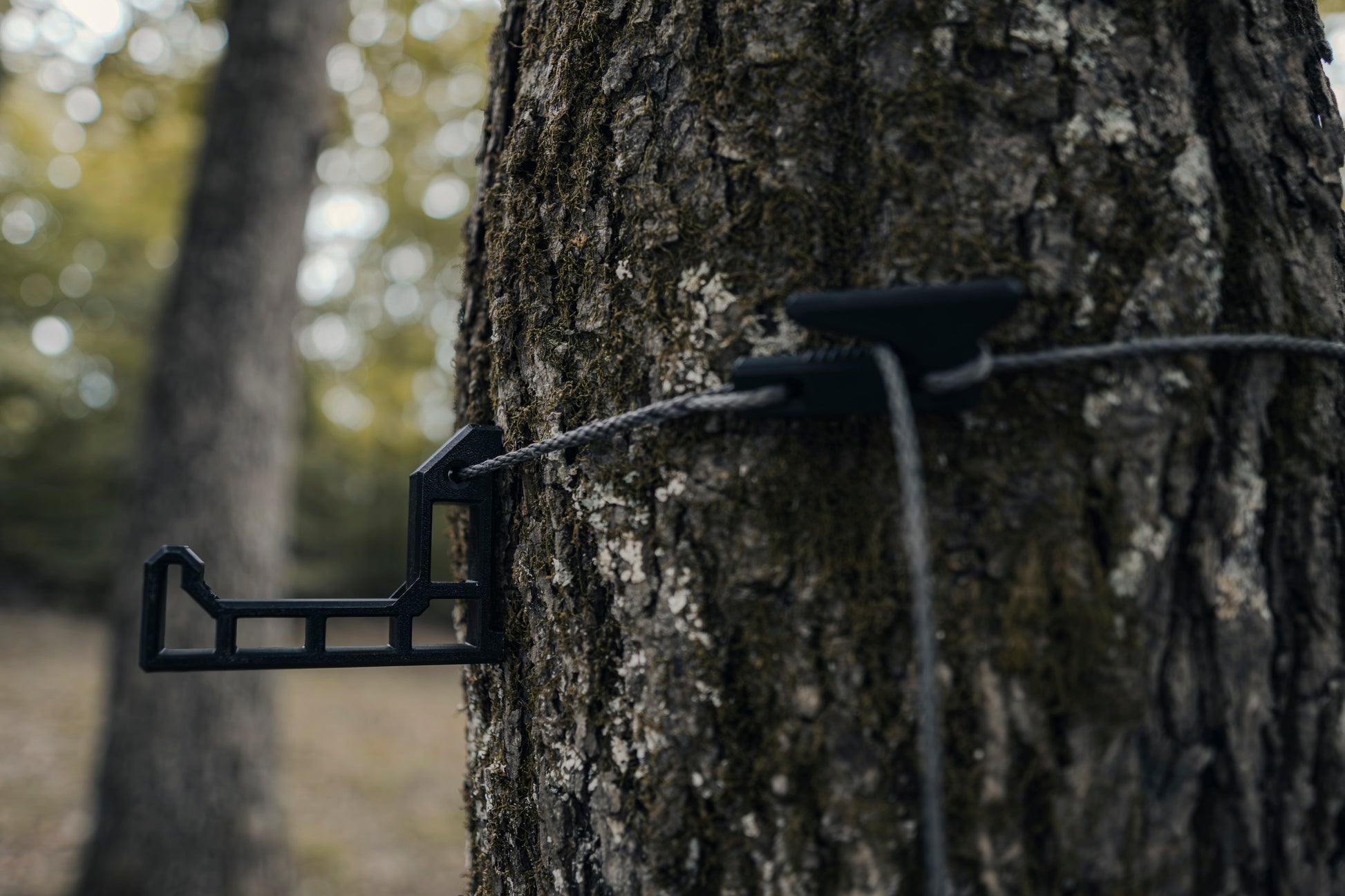Ultralight bow hanger
